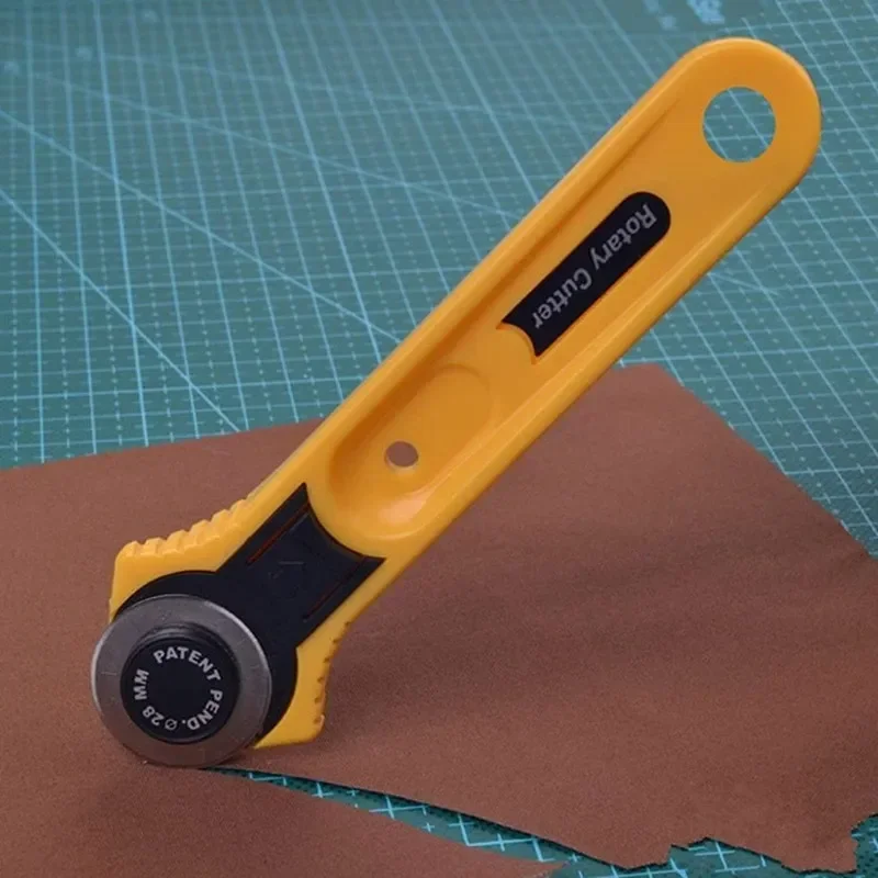 パッチワークローラーホイールラウンドナイフ、DIY縫製ツール - Round Knife Leatherwork のレビューと価格