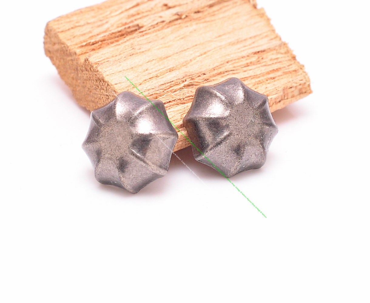 レトロシルバーロゼットフラワーレザークラフト、スタッドスポッ - Leatherwork Jewelry のレビューと価格